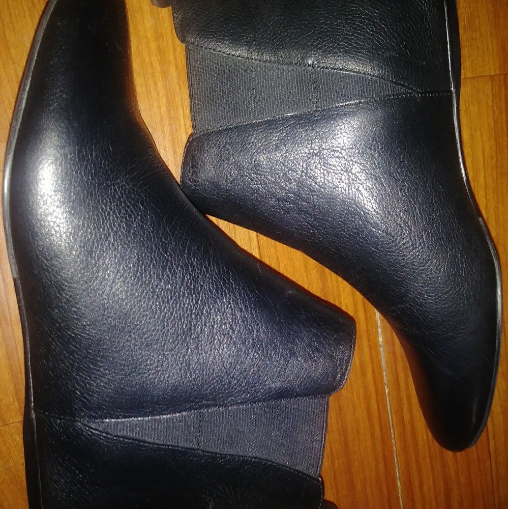 Size 8 Black Calvin Klein boots never worn